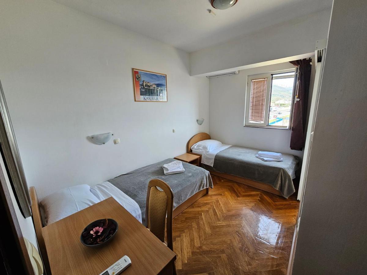 Guest House Mamut Каштела Экстерьер фото
