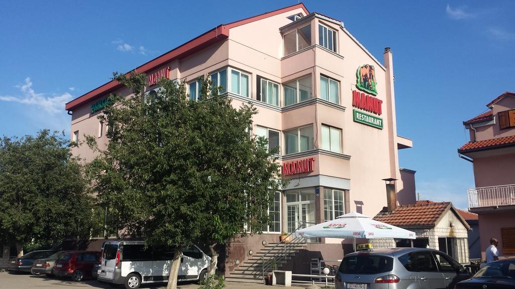 Guest House Mamut Каштела Экстерьер фото