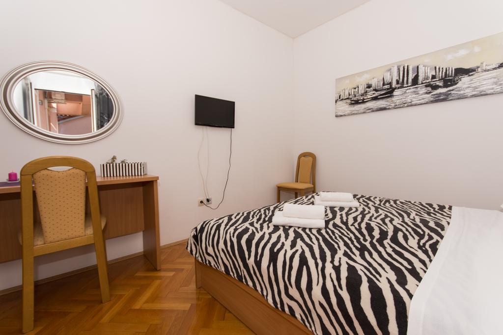 Guest House Mamut Каштела Экстерьер фото
