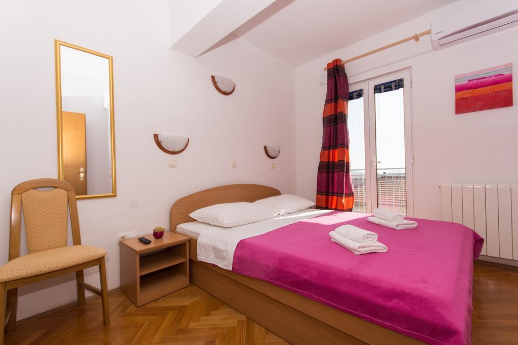 Guest House Mamut Каштела Экстерьер фото