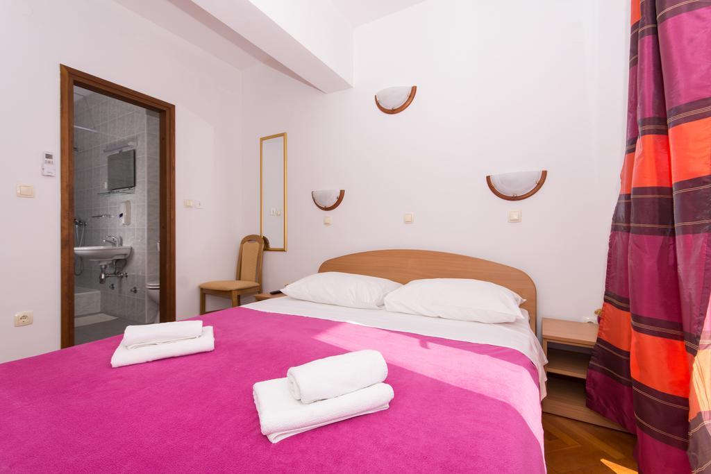 Guest House Mamut Каштела Экстерьер фото