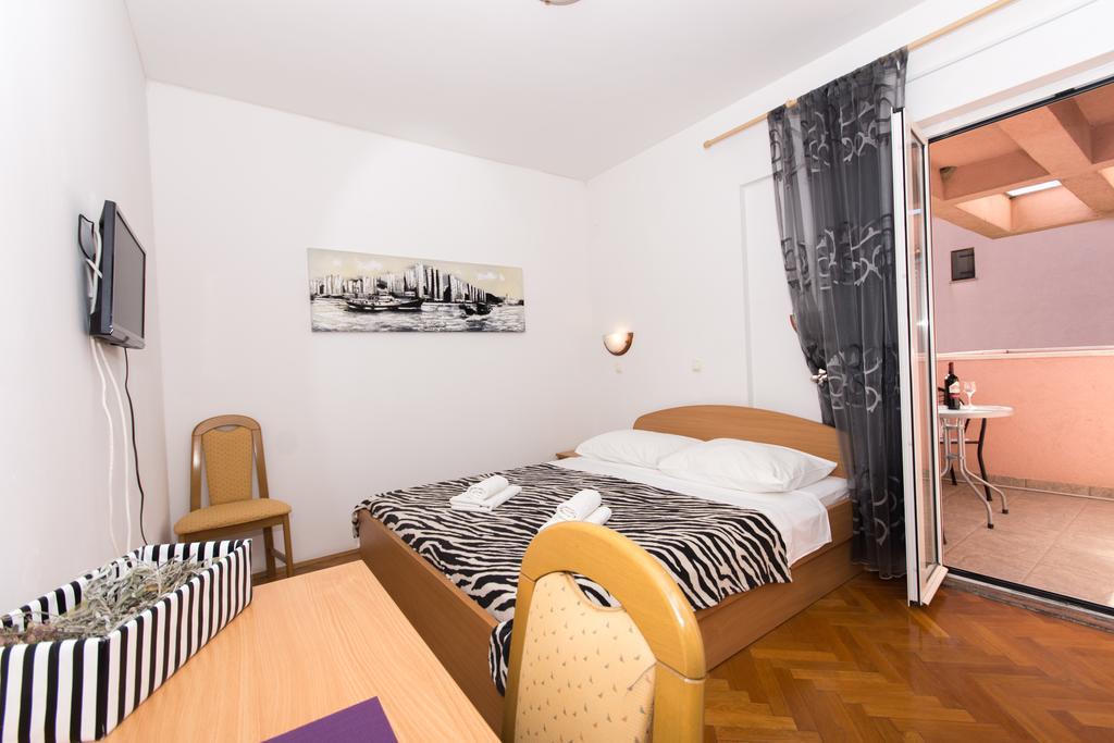 Guest House Mamut Каштела Экстерьер фото