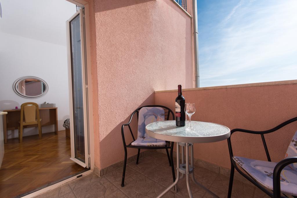 Guest House Mamut Каштела Экстерьер фото