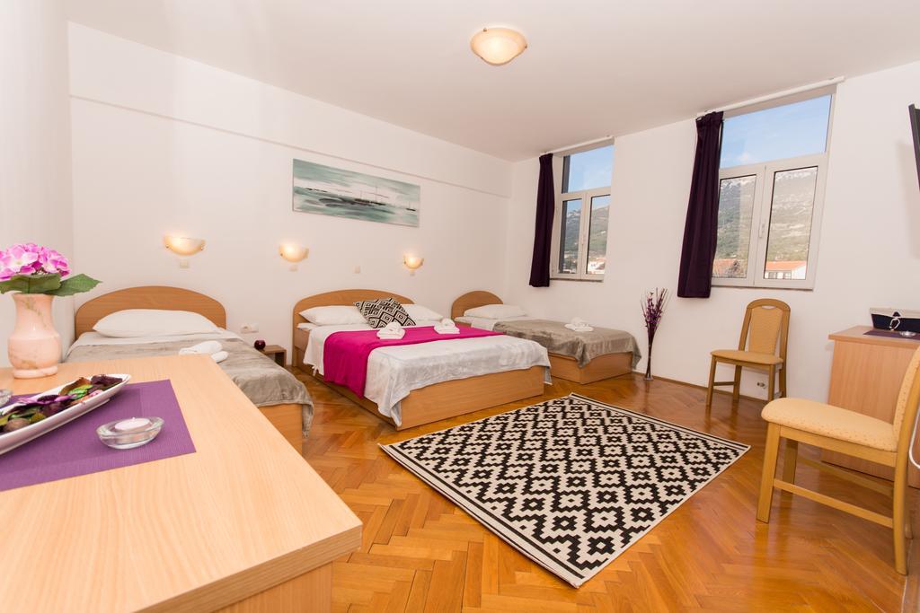 Guest House Mamut Каштела Экстерьер фото