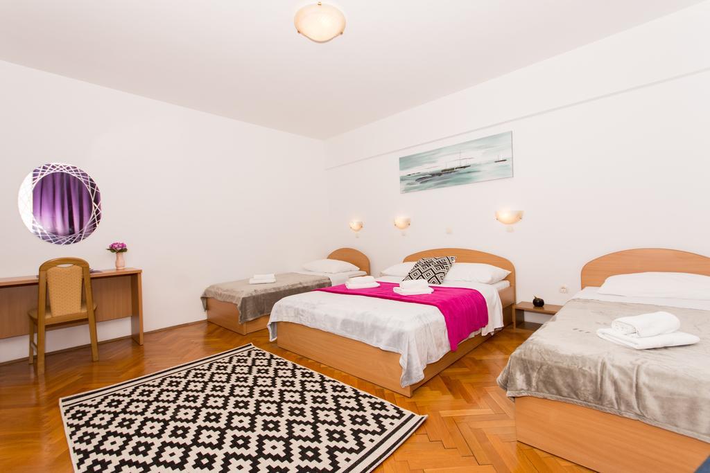 Guest House Mamut Каштела Экстерьер фото