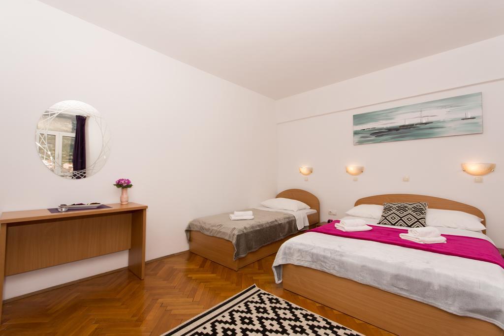 Guest House Mamut Каштела Экстерьер фото