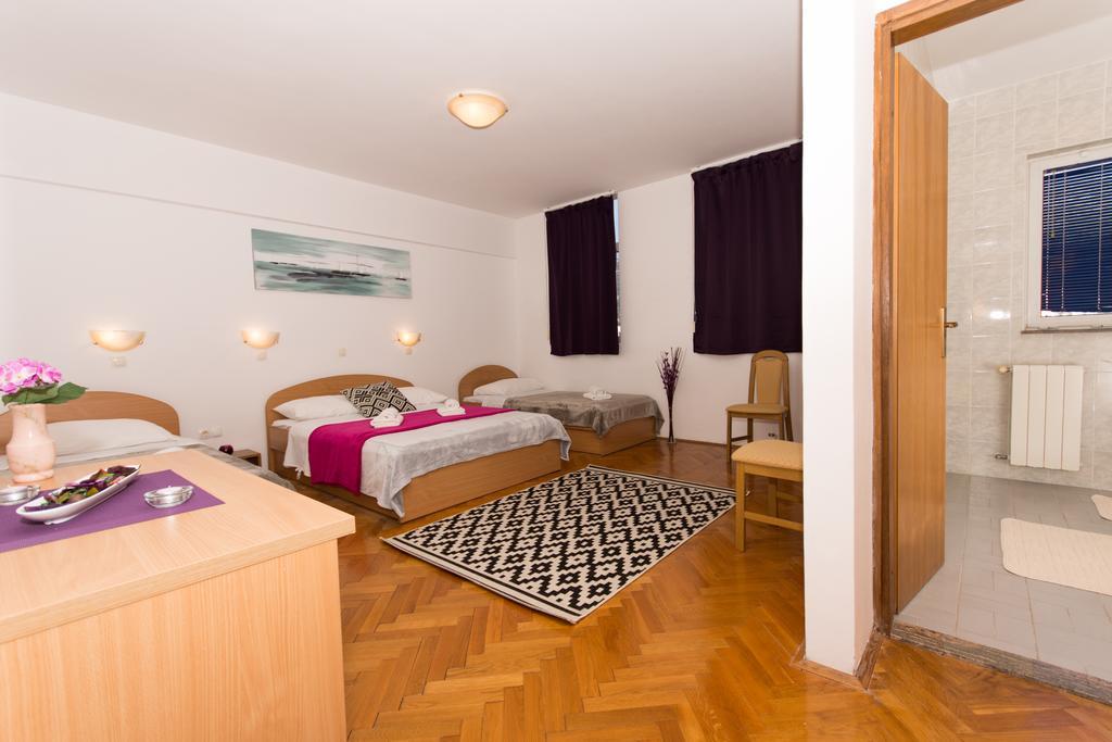 Guest House Mamut Каштела Экстерьер фото