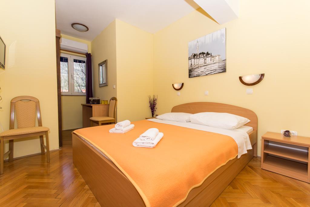 Guest House Mamut Каштела Экстерьер фото