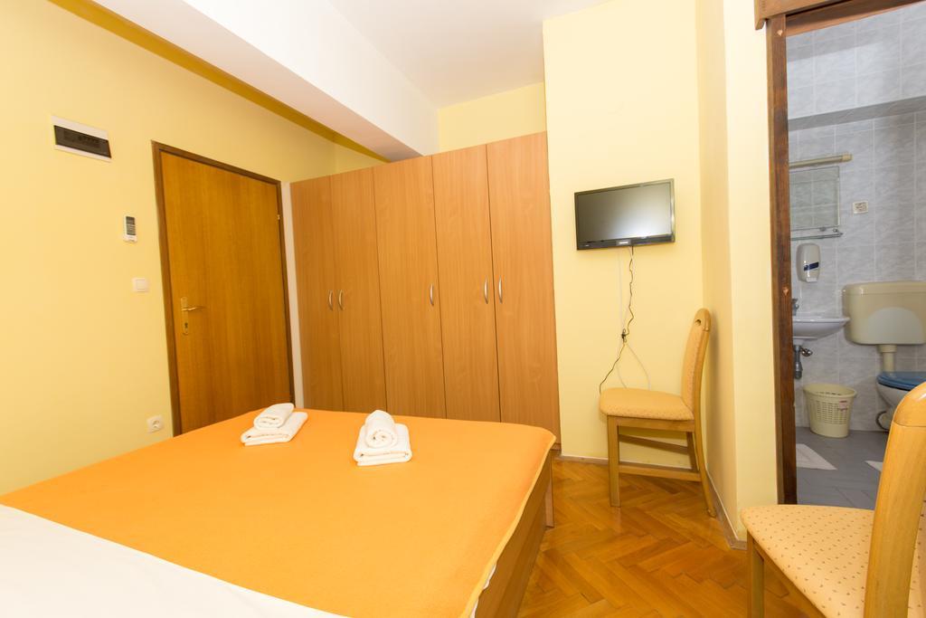 Guest House Mamut Каштела Экстерьер фото
