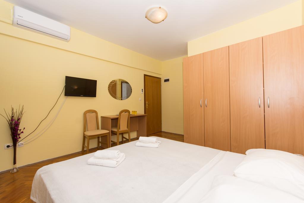Guest House Mamut Каштела Экстерьер фото