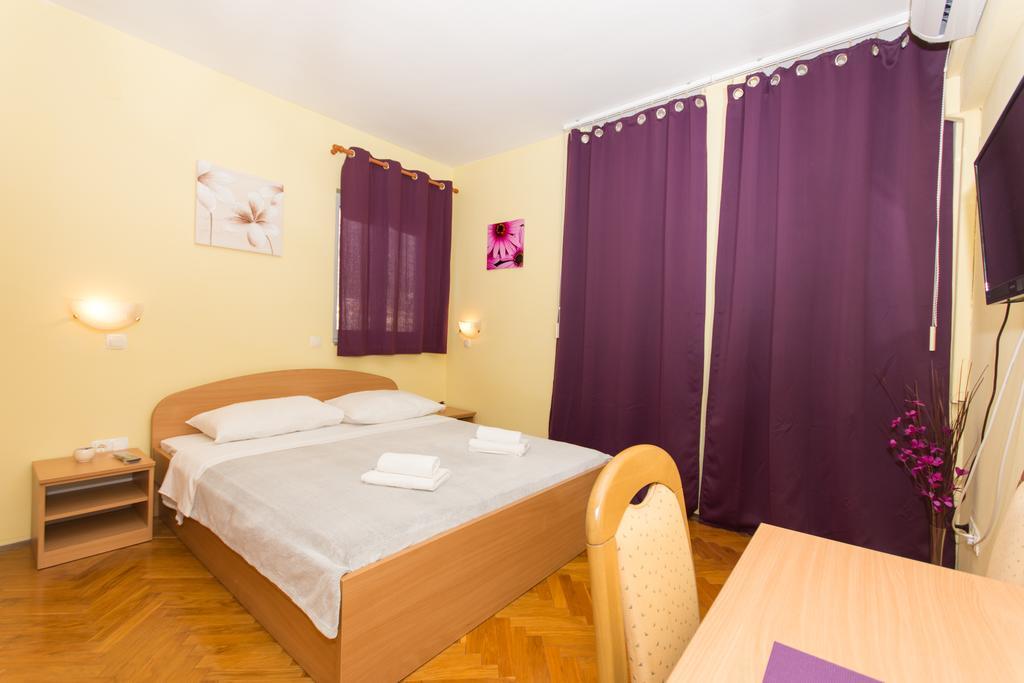 Guest House Mamut Каштела Экстерьер фото