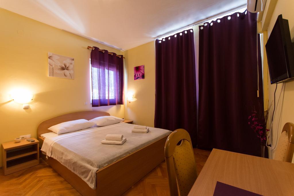 Guest House Mamut Каштела Экстерьер фото