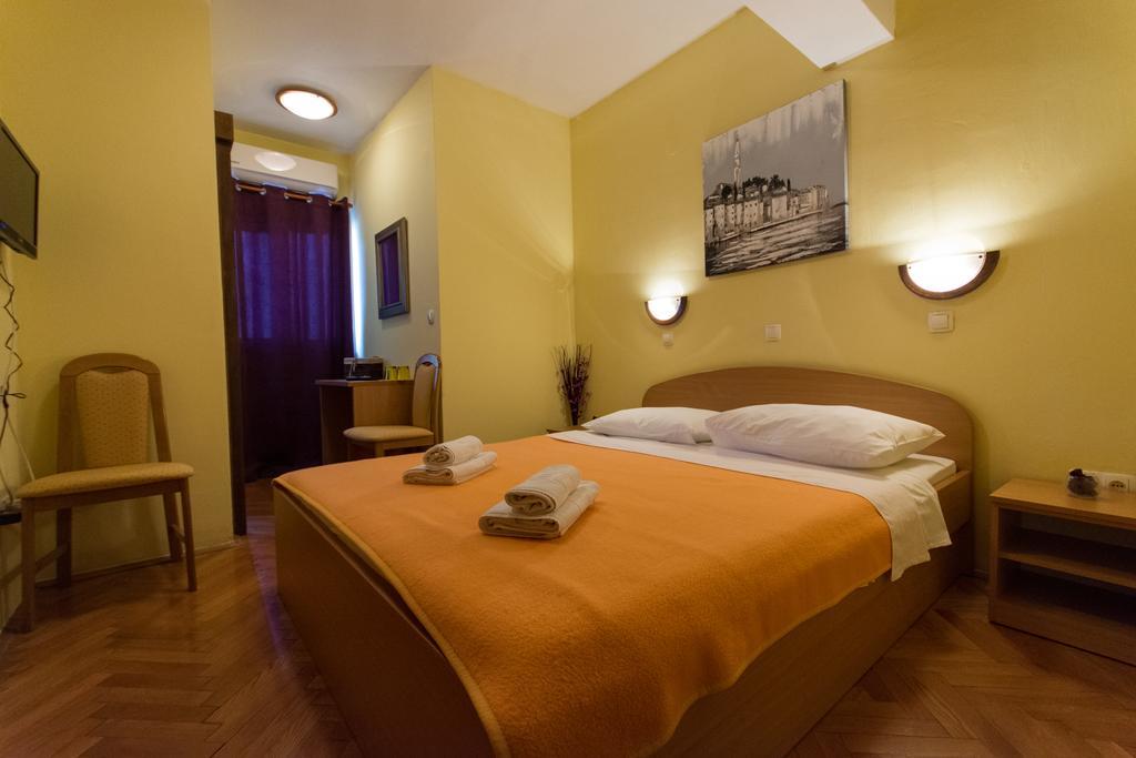 Guest House Mamut Каштела Экстерьер фото