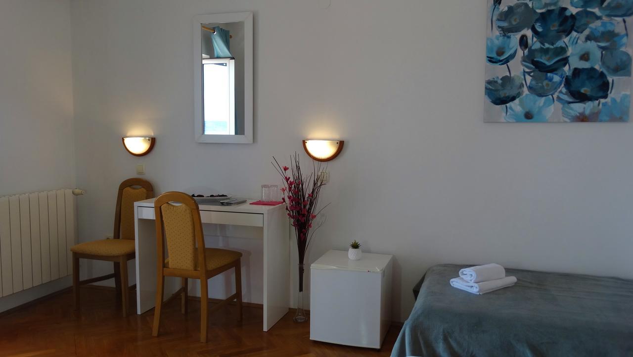 Guest House Mamut Каштела Экстерьер фото