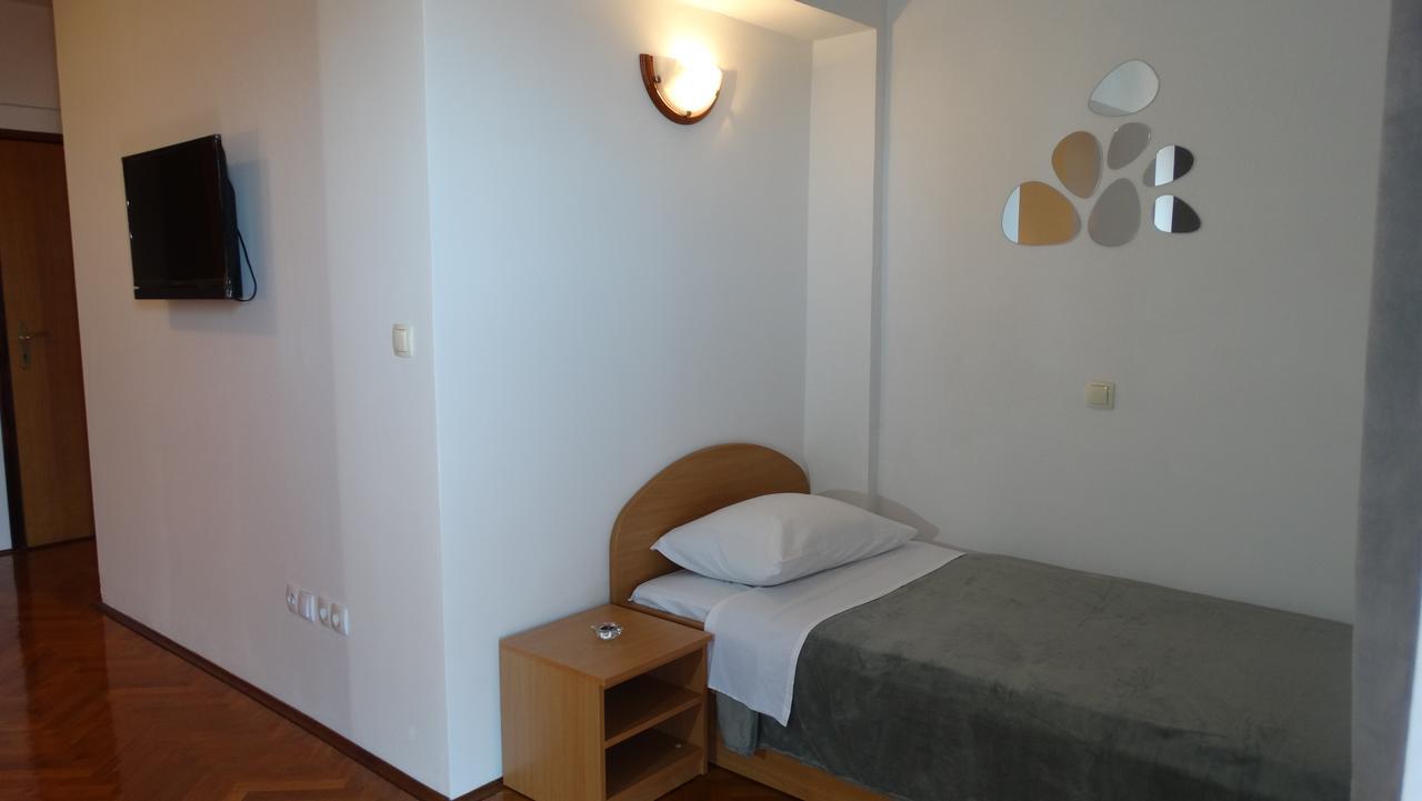 Guest House Mamut Каштела Экстерьер фото
