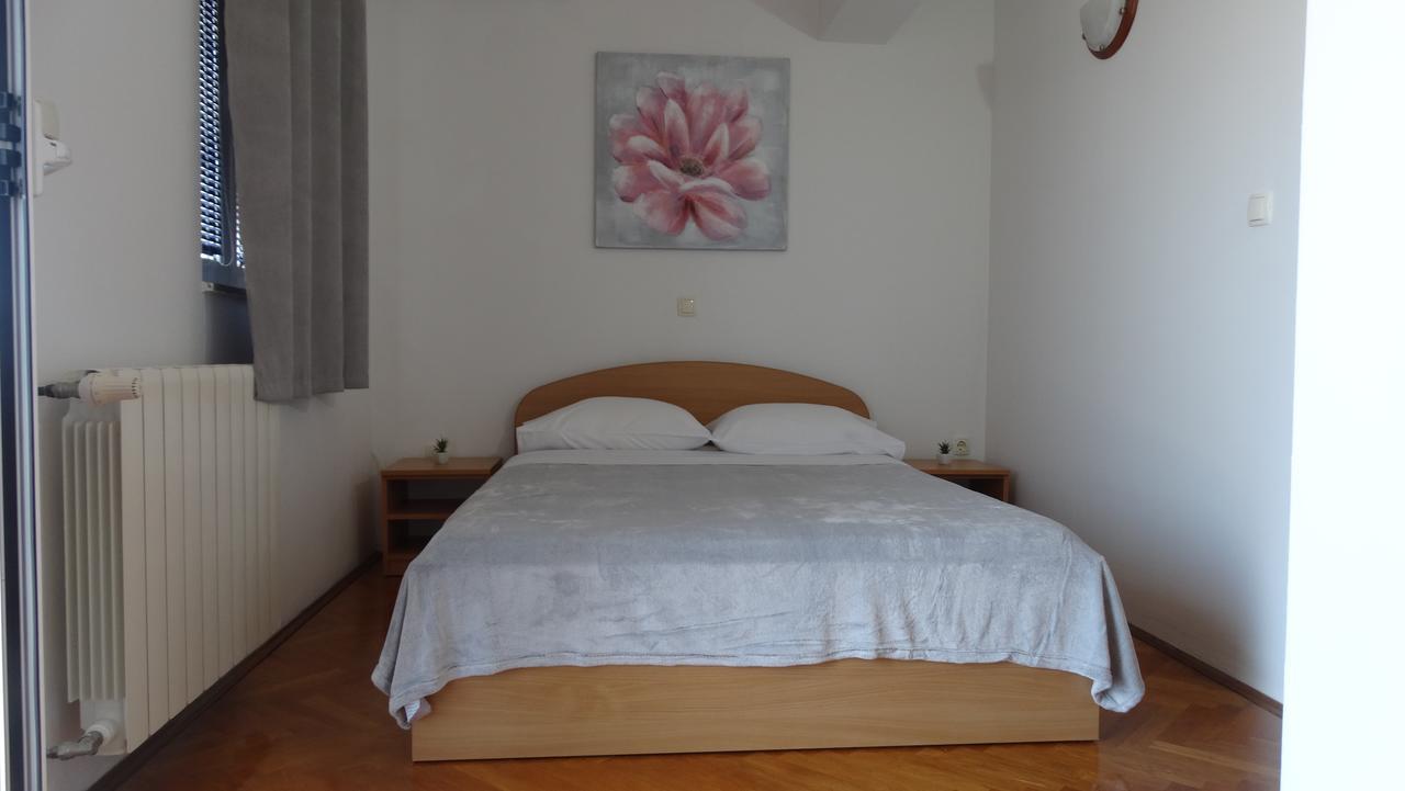 Guest House Mamut Каштела Экстерьер фото