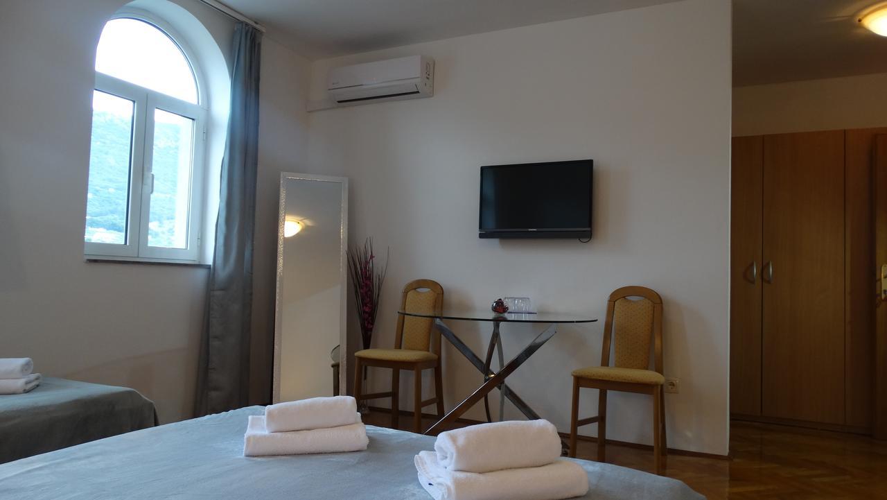 Guest House Mamut Каштела Экстерьер фото