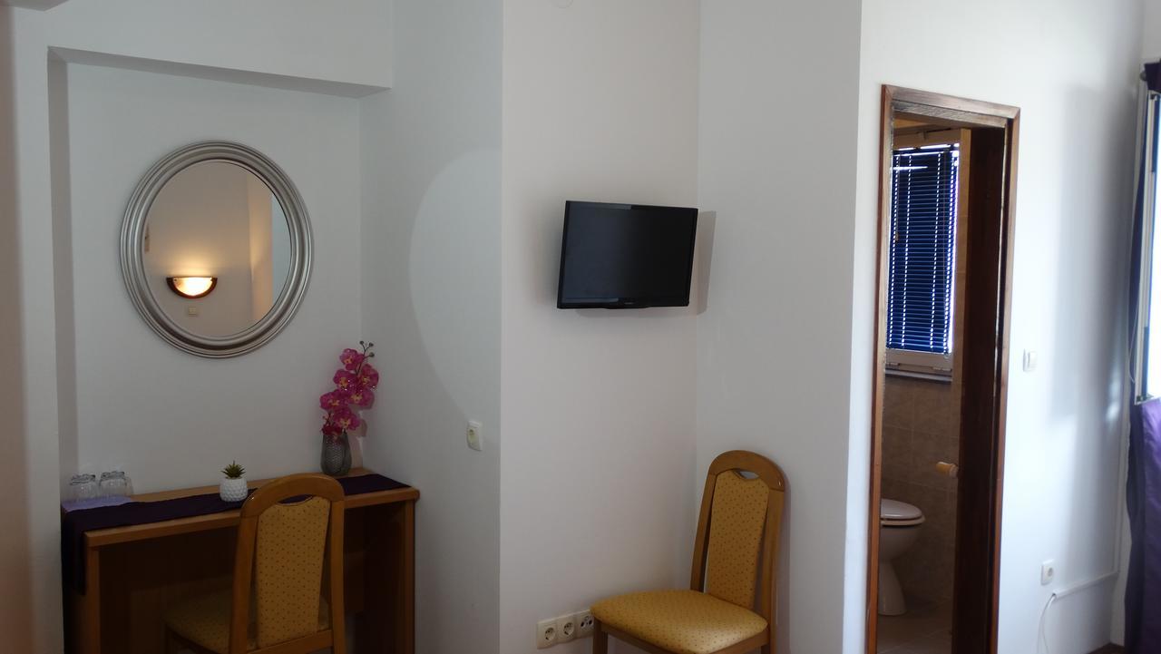 Guest House Mamut Каштела Экстерьер фото