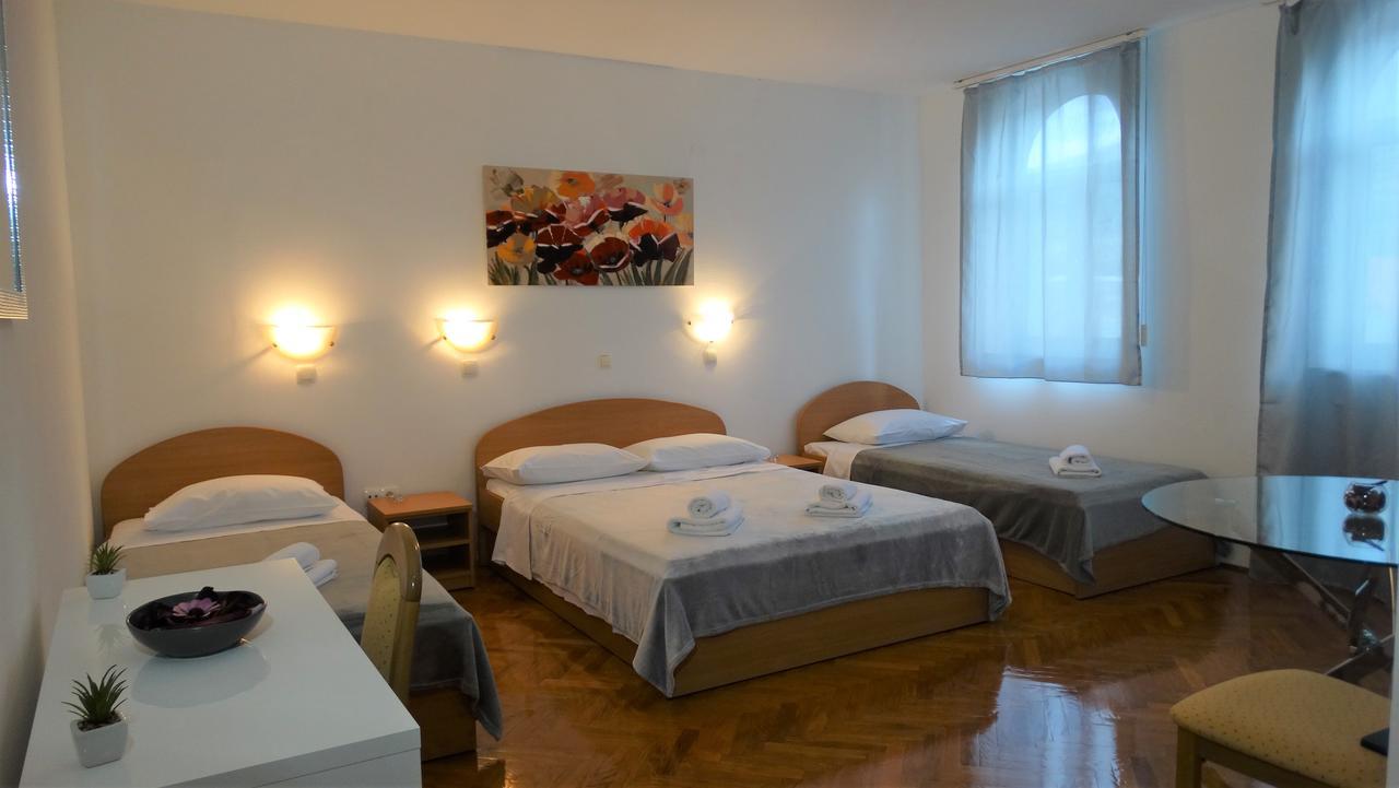 Guest House Mamut Каштела Экстерьер фото