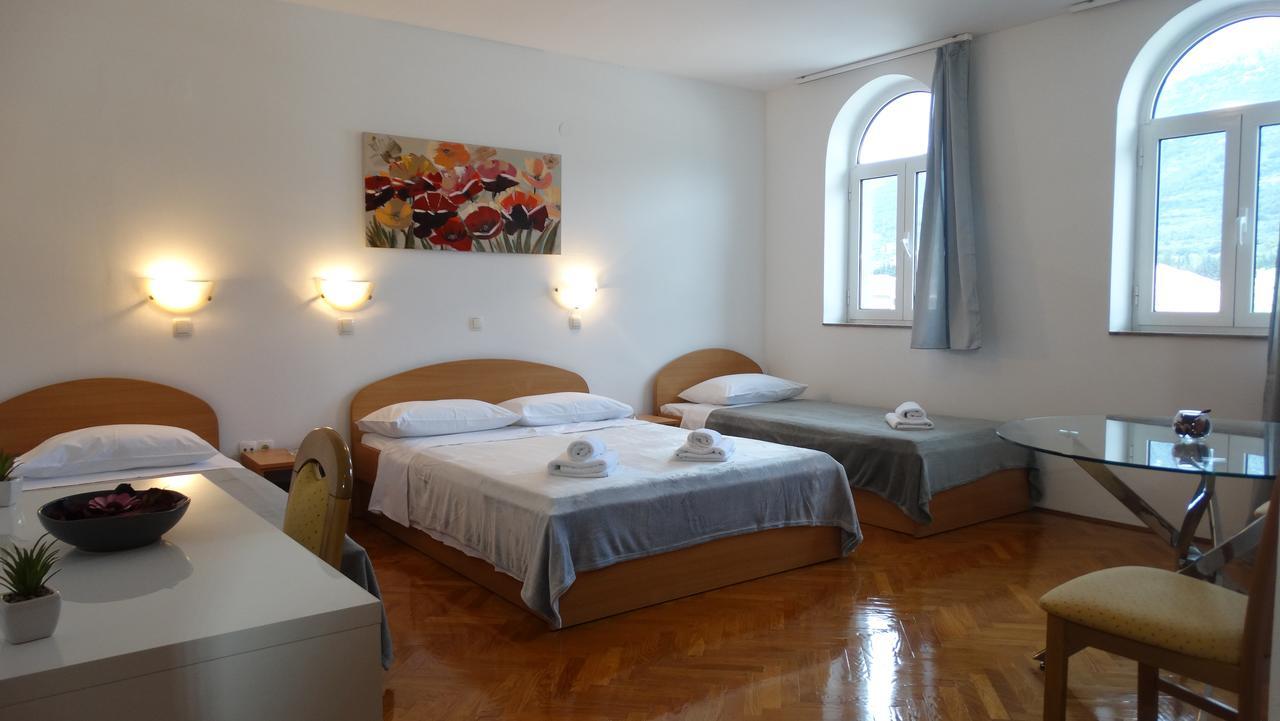 Guest House Mamut Каштела Экстерьер фото