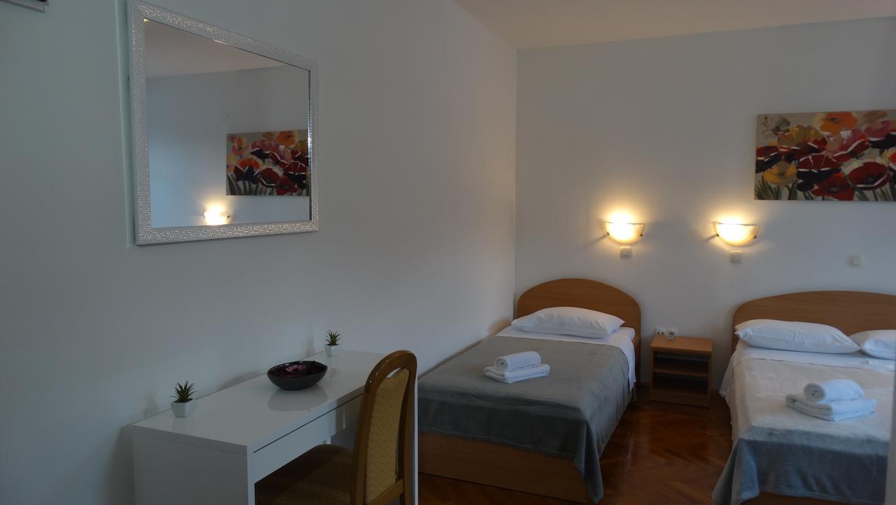 Guest House Mamut Каштела Экстерьер фото