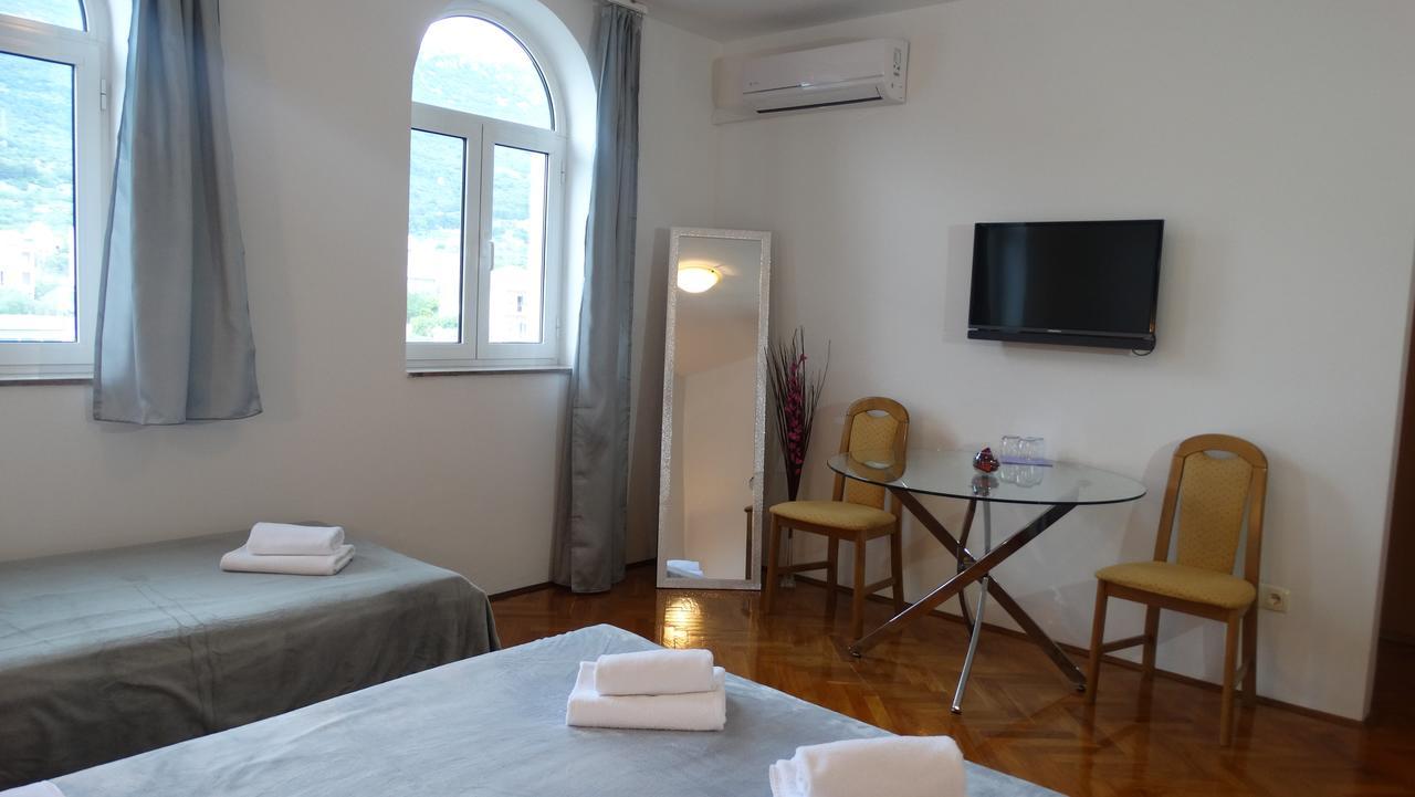 Guest House Mamut Каштела Экстерьер фото